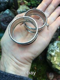 BIRKS 2 anciens anneaux de serviette en argent sterling avec des monogrammes différents 1 3/4 pouces de diamètre