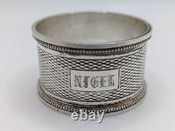 Bague de serviette en argent sterling anglais vintage avec le nom de Nigel gravé et boîte de 1963.