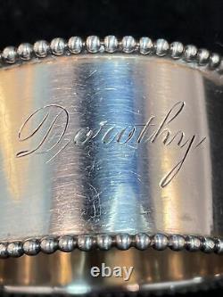 Bague de serviette en argent sterling avec le nom gravé Dorothy