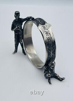 Bague de serviette en argent sterling du 19ème siècle représentant un soldat avec épée