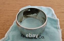 Paire d'anneaux de serviette en argent sterling monogrammés AE EE de Tiffany & Co