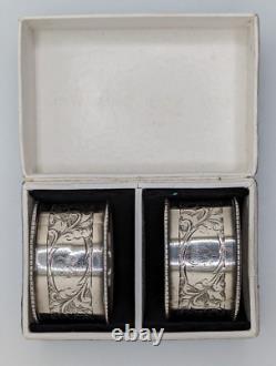 Paire de porte-serviettes en argent sterling anglais antique avec initiale 'B', datant de 1913-1914